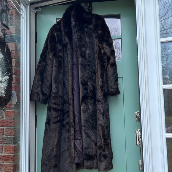 EUC faux fur coat - Picture 7 of 8